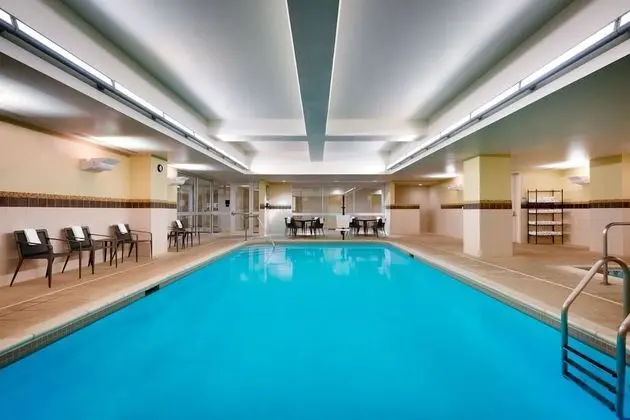 Courtyard by Marriott Lincoln Downtown - Havuz