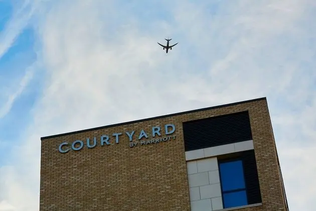 Courtyard by Marriott London City Airport - Dış Mekan