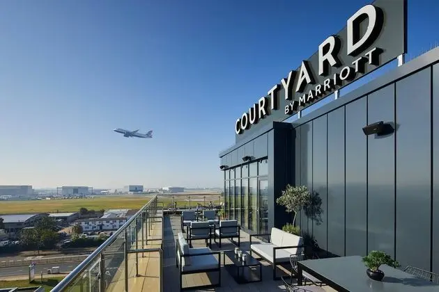 Courtyard by Marriott London Heathrow Airport