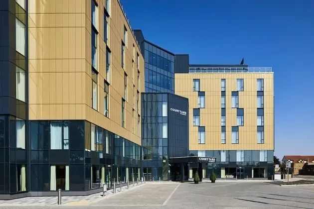 Courtyard by Marriott London Heathrow Airport - Dış Mekan
