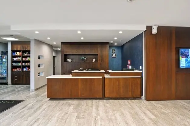 Courtyard by Marriott Long Island Islip/Courthouse Complex - Lobi