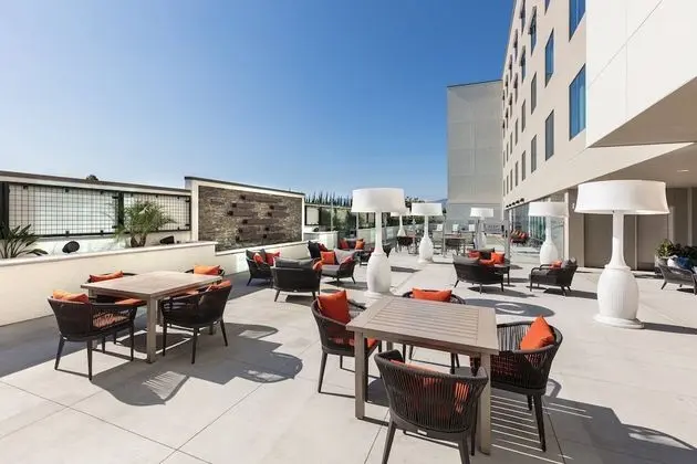 Courtyard by Marriott Los Angeles Monterey Park - Dış Mekan