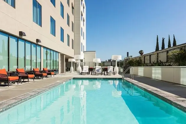 Courtyard by Marriott Los Angeles Monterey Park - Havuz