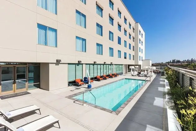 Courtyard by Marriott Los Angeles Monterey Park - Havuz