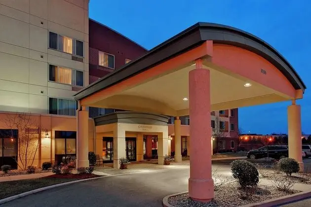 Courtyard by Marriott Louisville Northeast - Dış Mekan