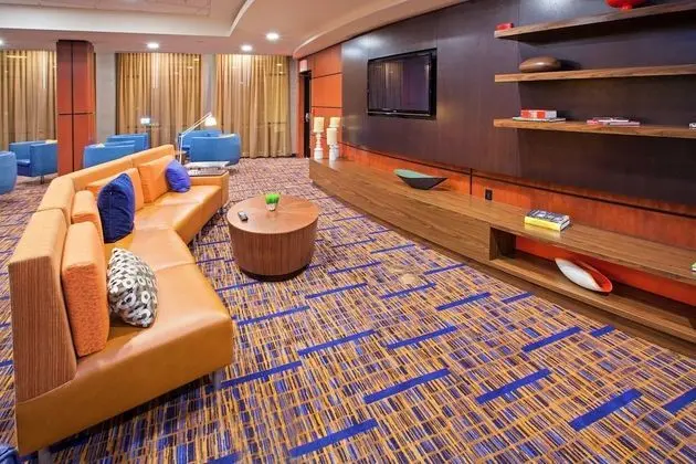 Courtyard by Marriott Louisville Northeast - Lobi