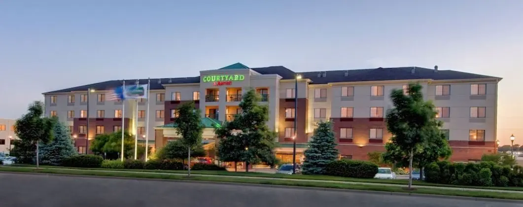 Courtyard by Marriott Madison East - Dış Mekan