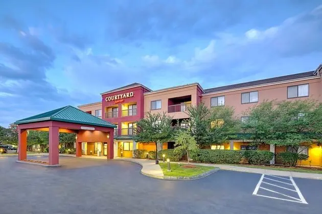 Courtyard by Marriott Manchester - Boston Regional Airport