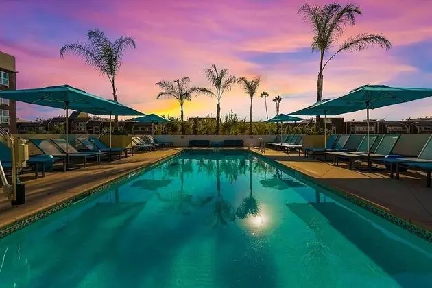 Courtyard by Marriott Marina del Rey - Havuz