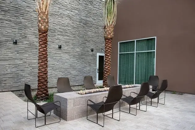 Courtyard by Marriott Mesa At Wrigleyville West - Dış Mekan