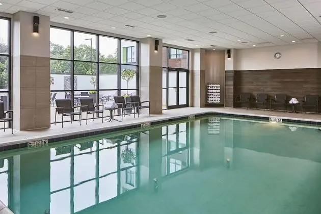 Courtyard by Marriott Minneapolis West - Havuz