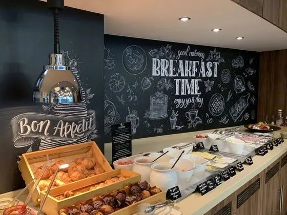 Courtyard by Marriott Moscow Paveletskaya Hotel - Kahvaltı
