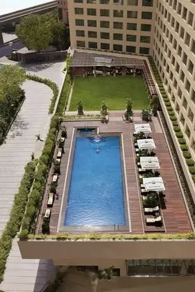 Courtyard by Marriott Mumbai International Airport - Havuz