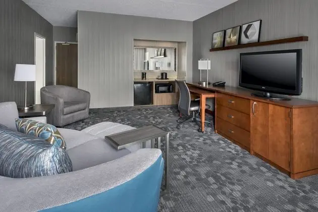 Courtyard by Marriott Newark Liberty International Airport