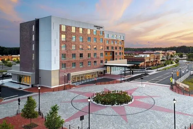 Courtyard by Marriott North Brunswick - Dış Mekan