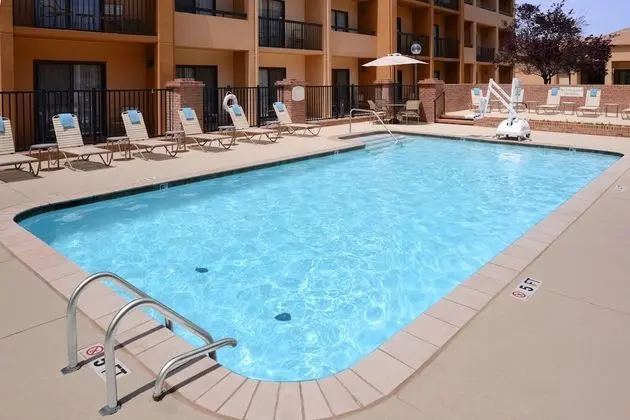 Courtyard by Marriott Oklahoma City Airport - Havuz