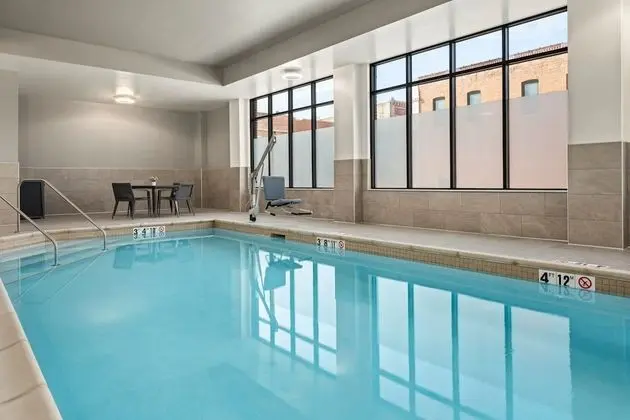 Courtyard by Marriott Owatonna Downtown - Havuz