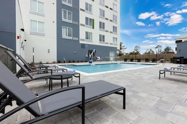 Courtyard by Marriott Pensacola West - Havuz