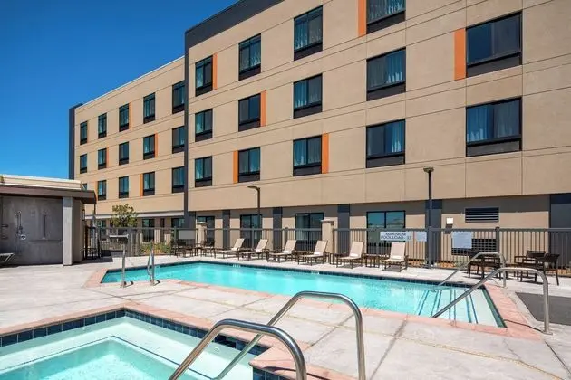 Courtyard by Marriott Petaluma Sonoma County - Havuz
