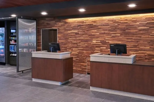 Courtyard by Marriott Petoskey at Victories Square - Lobi