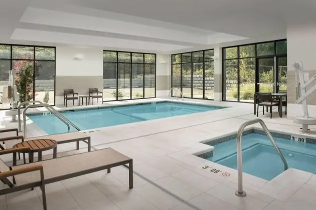 Courtyard by Marriott Portland East - Havuz