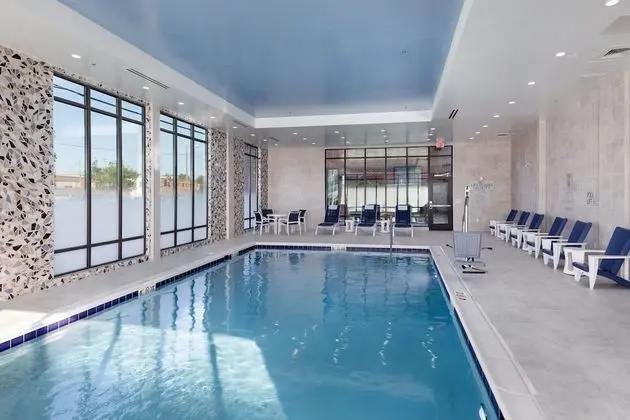 Courtyard by Marriott Richmond Scott’s Addition - Havuz