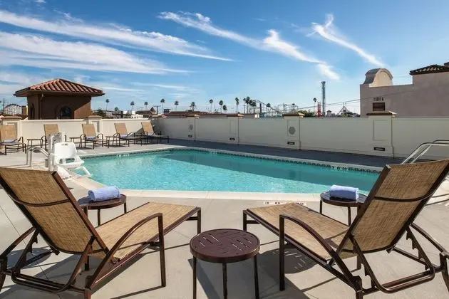 Courtyard by Marriott Santa Cruz - Havuz