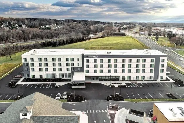 Courtyard by Marriott Southington - Dış Mekan