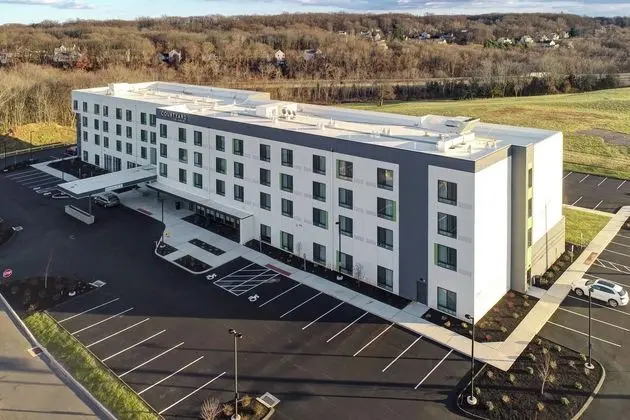 Courtyard by Marriott Southington - Dış Mekan