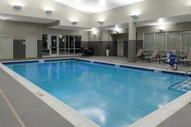 Courtyard by Marriott St. Louis West County - Havuz