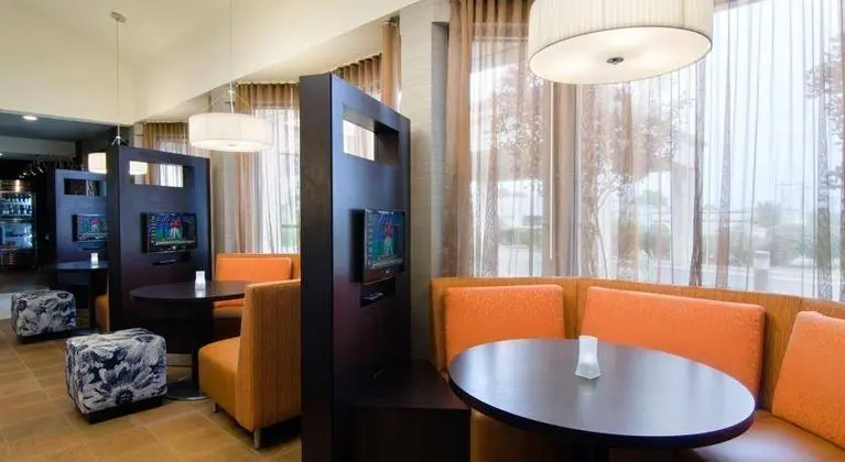 Courtyard by Marriott St Louis Westport Plaza - Genel