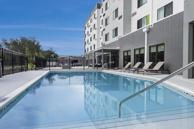 Courtyard by Marriott Tampa Northwest/Veterans Expressway - Havuz