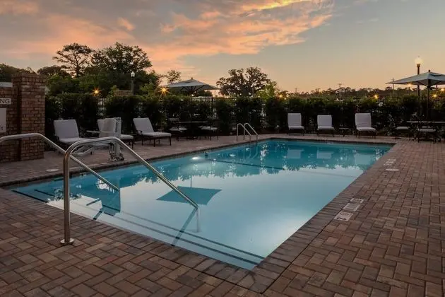 Courtyard by Marriott Thomasville Downtown - Havuz