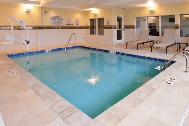 Courtyard by Marriott Toledo North - Havuz