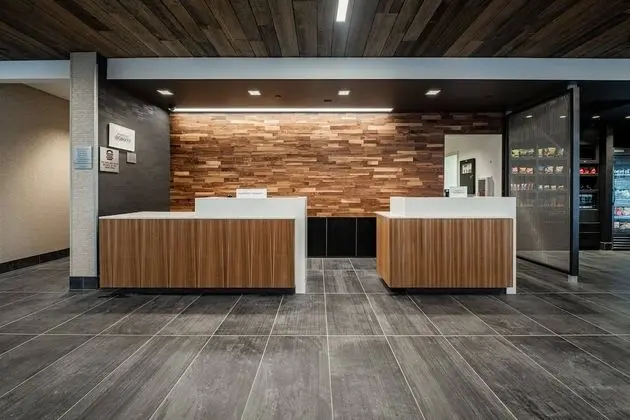 Courtyard by Marriott Toledo West - Lobi