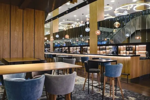 Courtyard by Marriott Warsaw Airport - Lobi