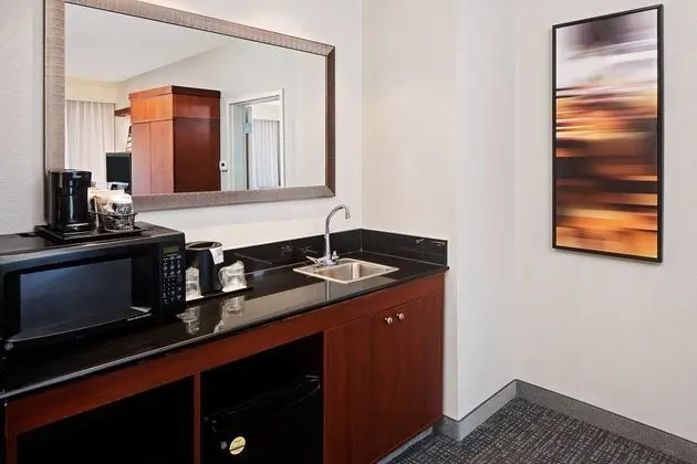 Courtyard by Marriott West Homestead Waterfront