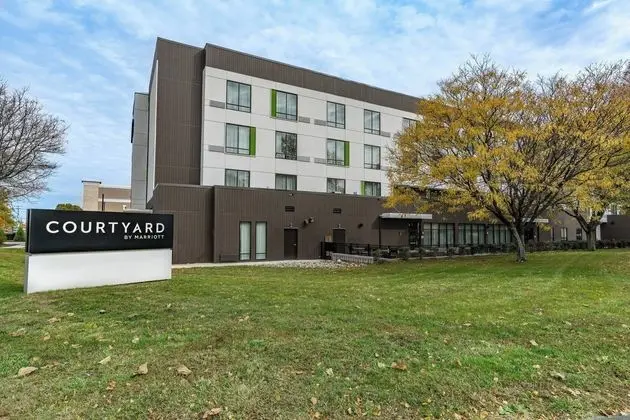 Courtyard by Marriott West Springfield - Dış Mekan