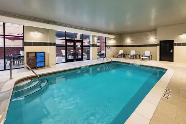 Courtyard by Marriott Winston - Salem Downtown - Havuz