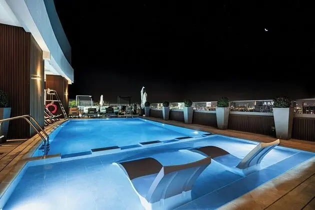 Courtyard by Marriott World Trade Centre, Dubai - Havuz