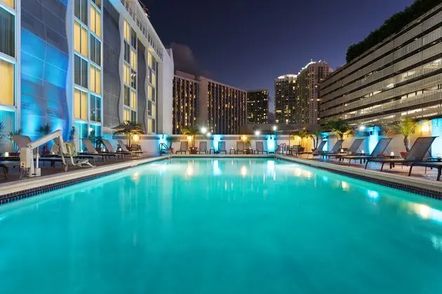 Courtyard Miami Downtown/Brickell Area - Havuz