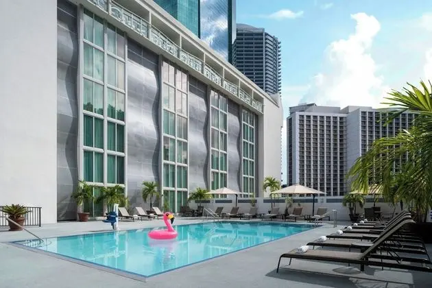 Courtyard Miami Downtown/Brickell Area - Havuz