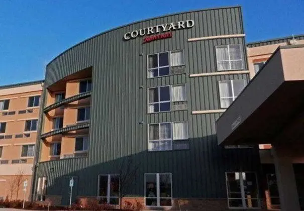 Courtyard Milwaukee Airport
