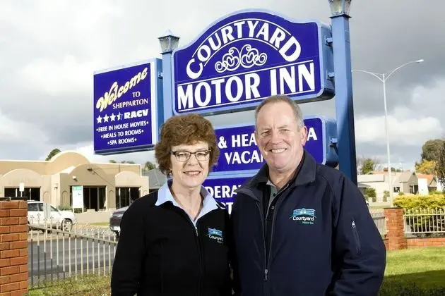 Courtyard Motor Inn - Dış Mekan