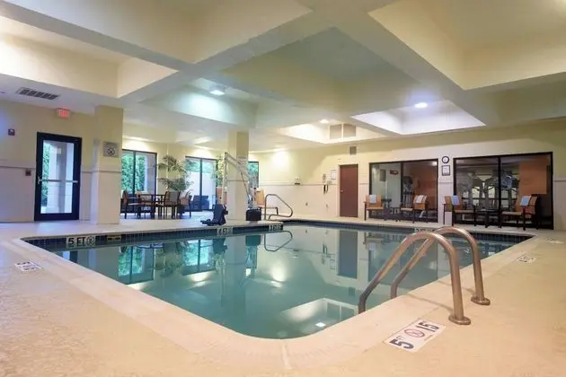 Courtyard Newark Granville - Havuz