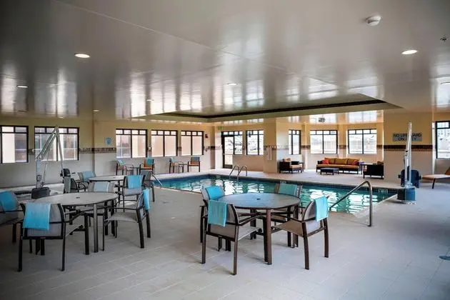 Courtyard Norfolk Downtown - Havuz