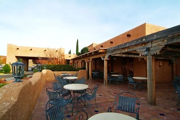Courtyard Page at Lake Powell