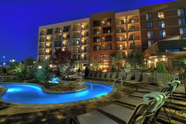 Courtyard Pigeon Forge - Öne Çıkan Resim