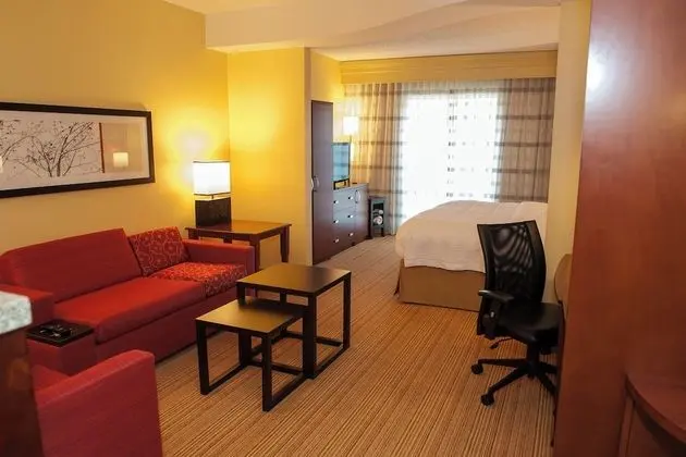 Courtyard Pittsburgh North/Cranberry Woods - Oda