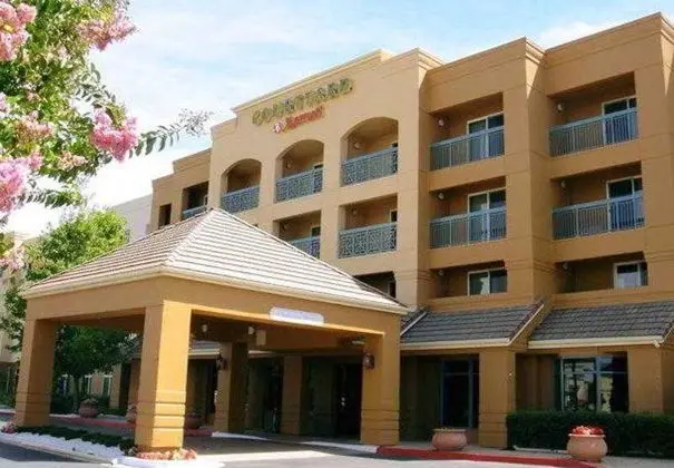 Courtyard Pleasant Hill